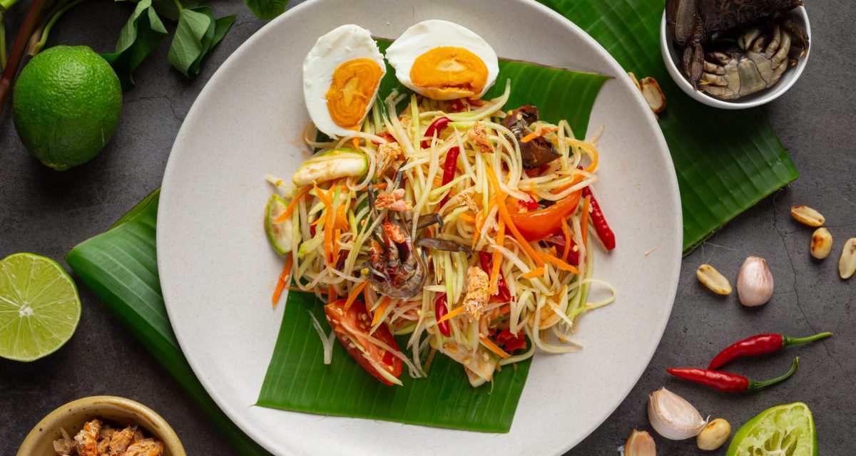 Papaya salad served with rice noodles and vegetable salad Decorated with Thai food ingredients.